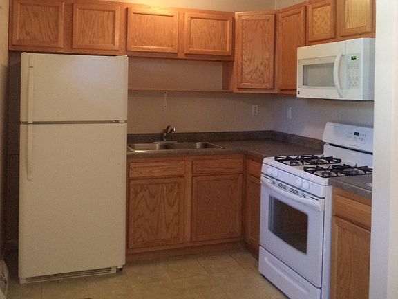 kitchen w/appliances