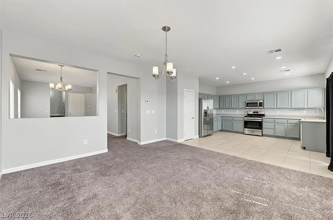4 bed, 2.5 bath, 2118 sqft, $2,150 — Photo 3