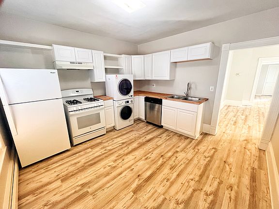 5th image of 104 Lexington Ave NW #2