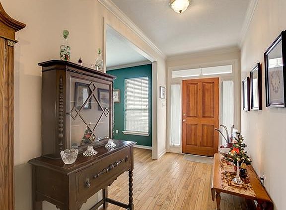 3rd image of 748 Carondelet St