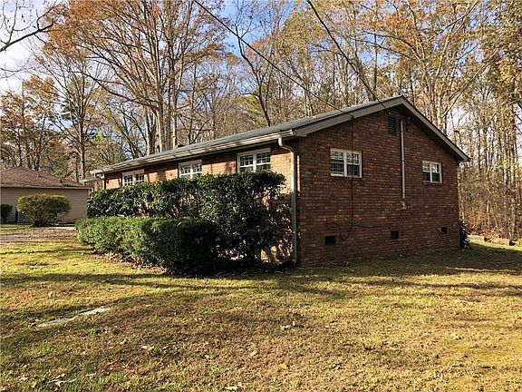 3rd image of 27 Turner Dr