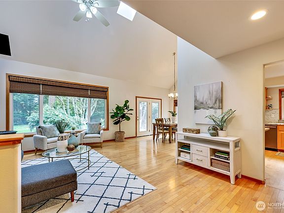 4th image of 204 Saddletree Drive