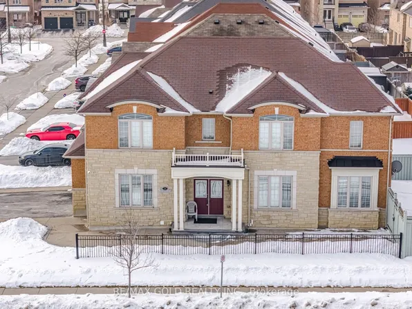 26 Drummondville Dr, Brampton, ON L6P 3M9