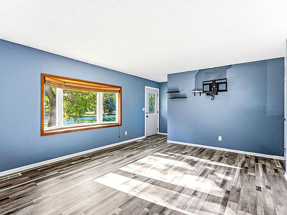 5th image of 18536 147th St NW