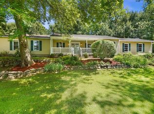 11 Seminary Ln, Granite Springs, NY 10527
