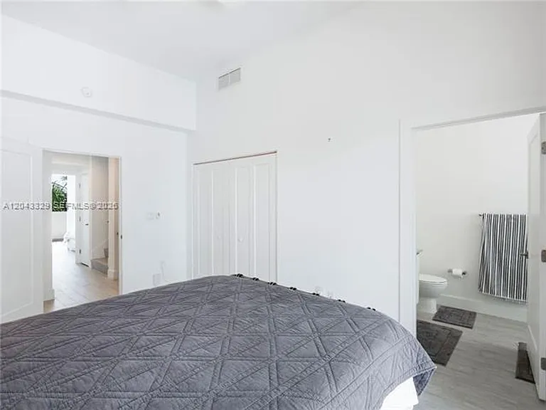 51 N Shore Dr — Photo 16