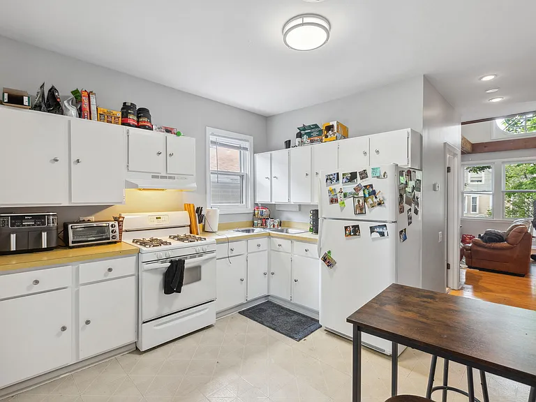 2443 N Greenview Ave #2 — Photo 6