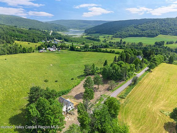 4th image of 132 Debar Hill Road