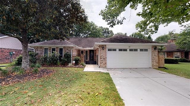 1st image of 423 Highwood Dr