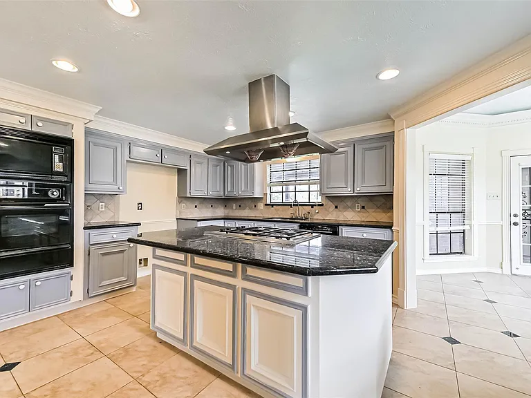 1410 Osborne Dr — Photo 10