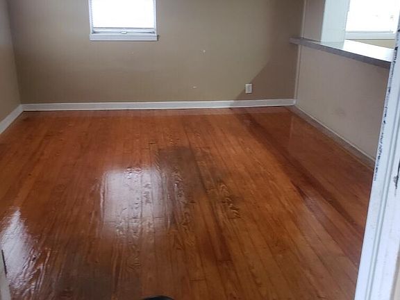 2nd image of 1112 Dallas St
