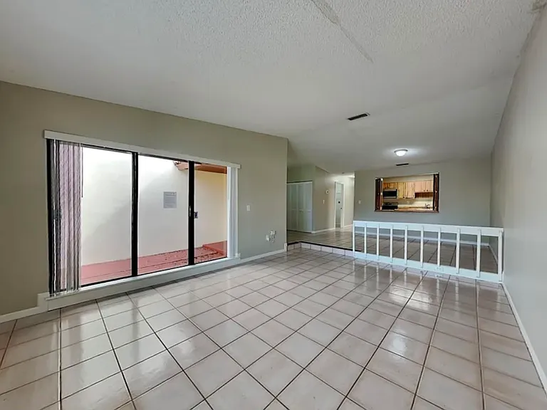 11225 SW 117th Ct — Photo 3