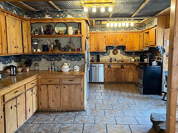 2nd image of 305 Polk Rd #76