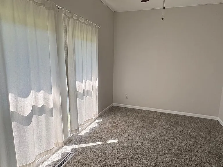 4839 Hillsdale Cir — Photo 13