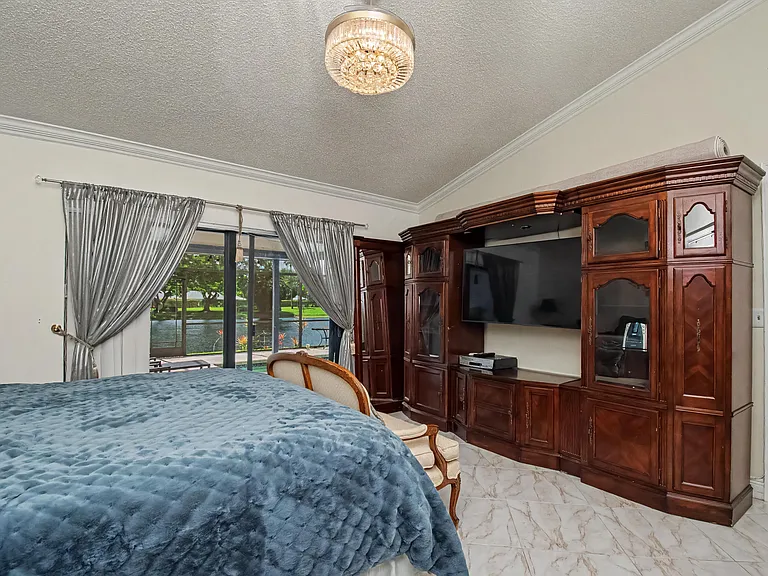 9708 Erica Ct — Photo 30