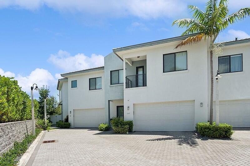 1st image of 2201 Florida Boulevard