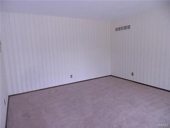 5th image of 651 Coachway Ln
