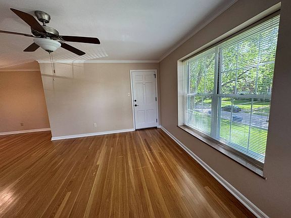 2nd image of 802 Kenwick Rd