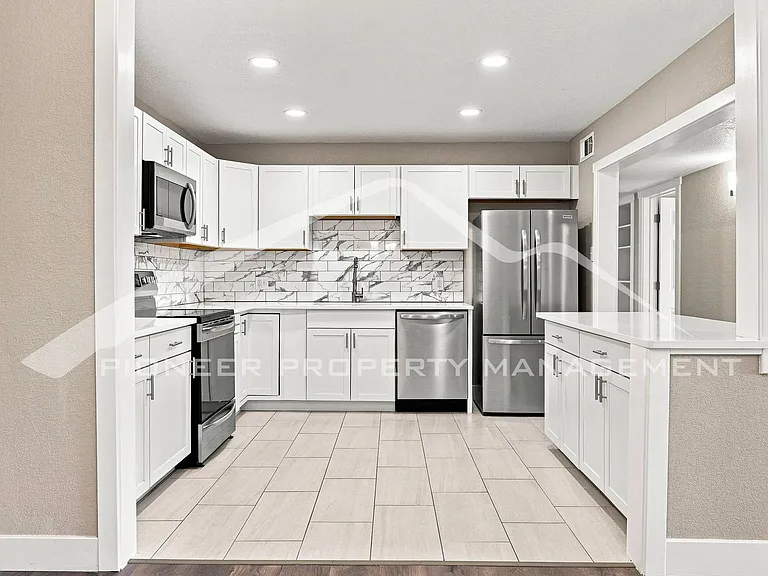 1235 Scranton St — Photo 7