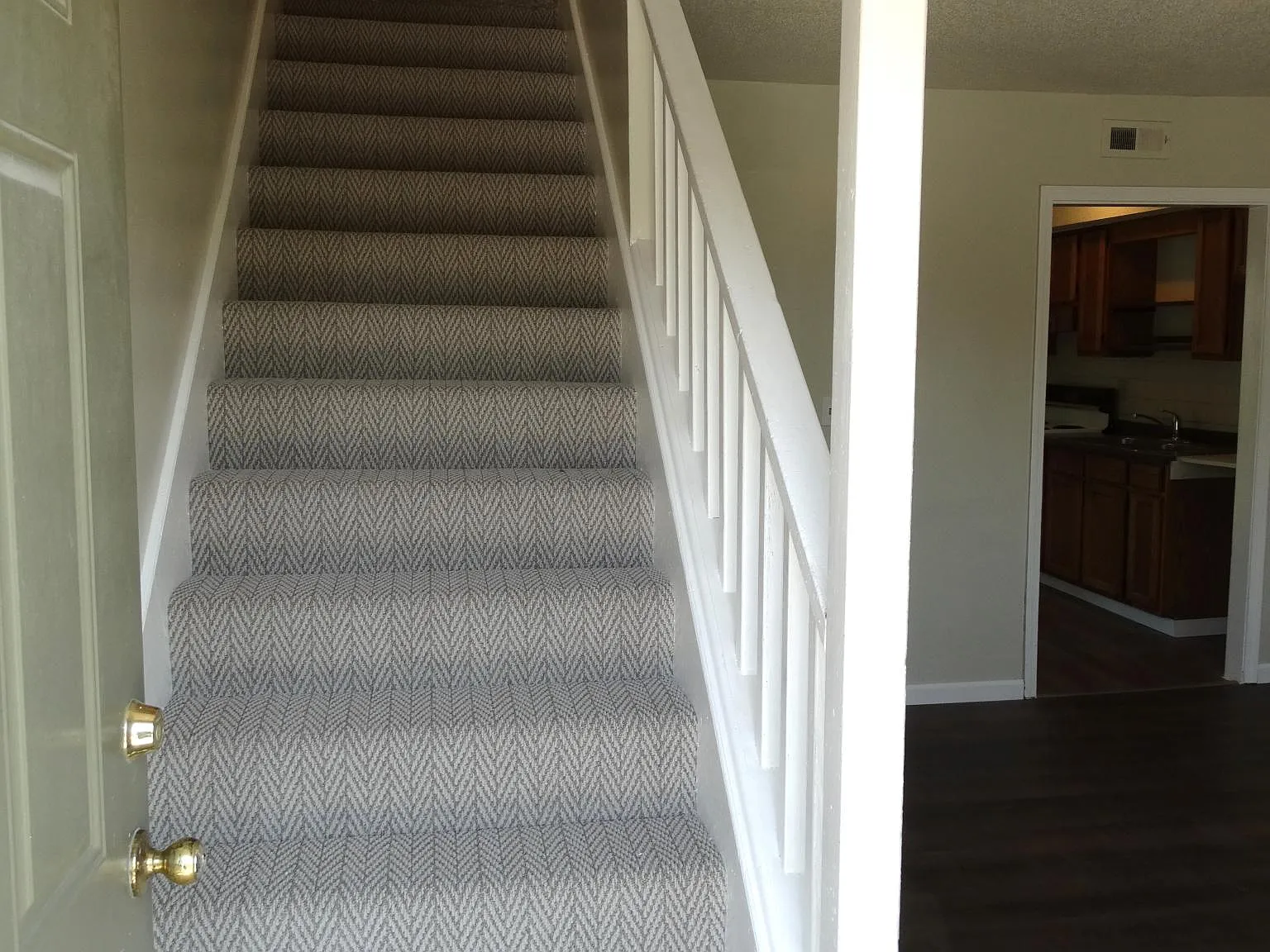 2 bed, 850 sqft, $1,250 — Photo 4