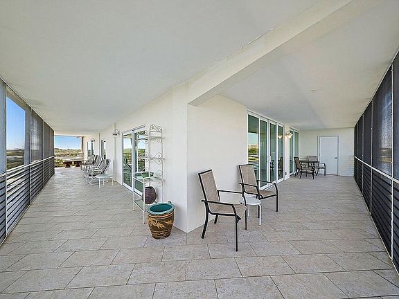 5th image of 44 Yacht Club Dr APT 614