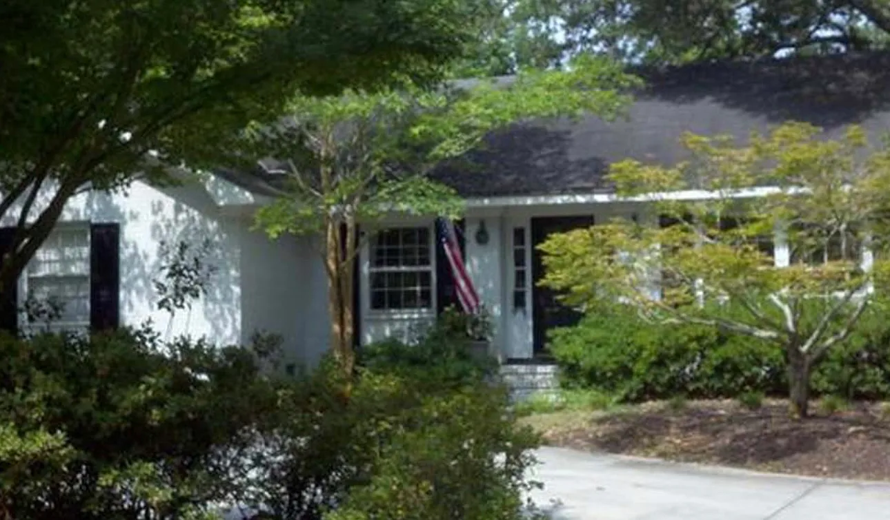 4 bed, 2467 sqft, $3,400 — Photo 1