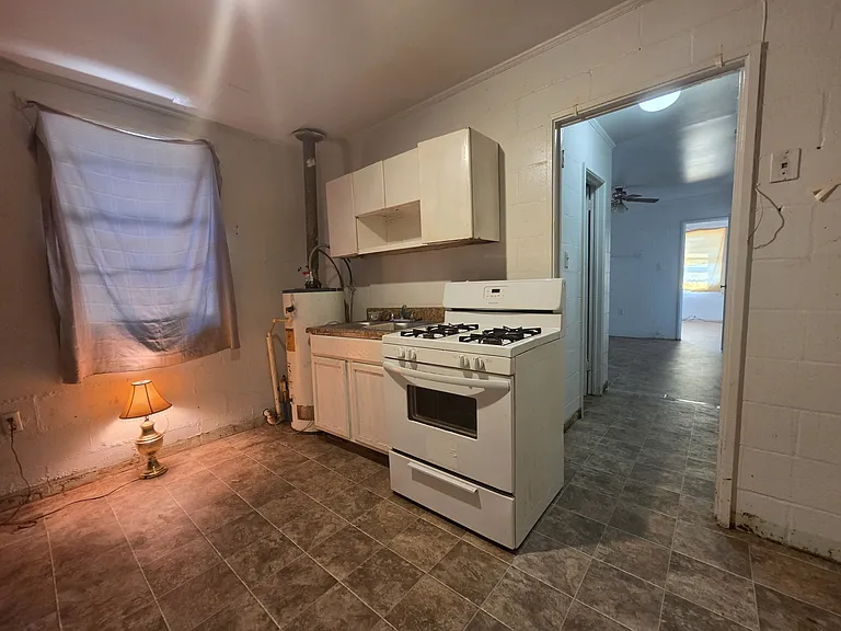 445 Fenwick St — Photo 3