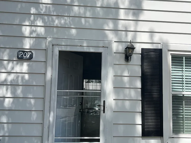 207 Kettering Ct — Photo 1