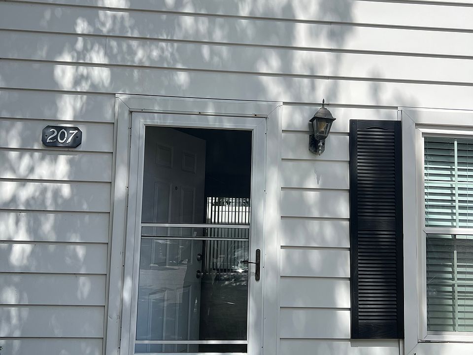 1st image of 207 Kettering Ct