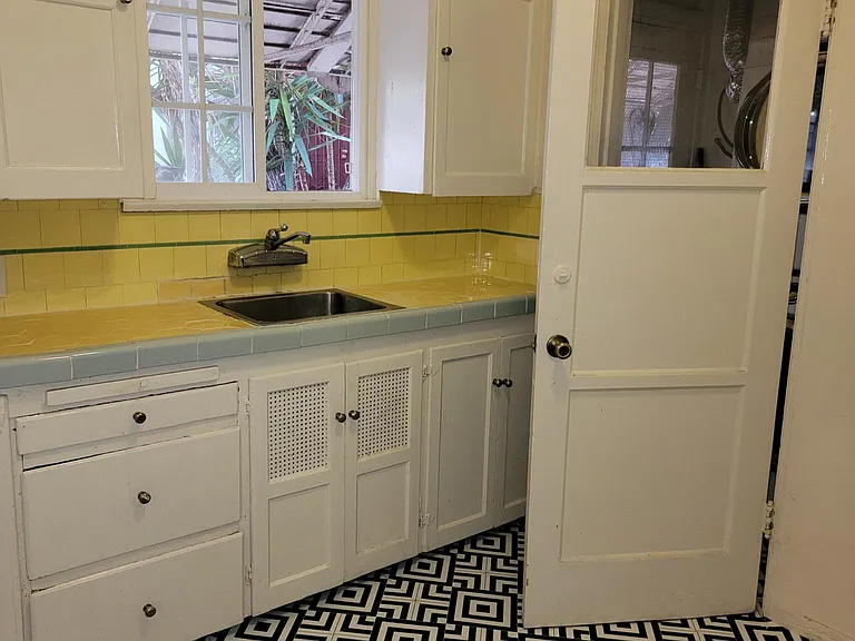 1043 S Orange Grove Ave — Photo 5