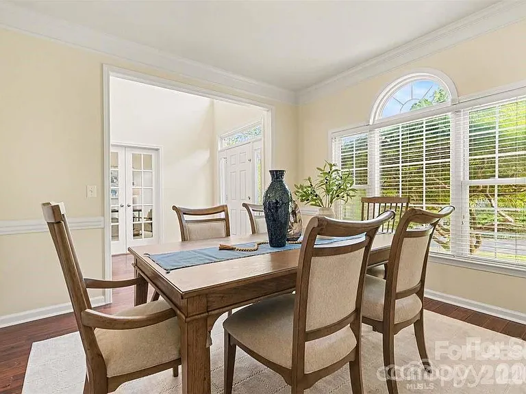 16919 Laureate Rd — Photo 2
