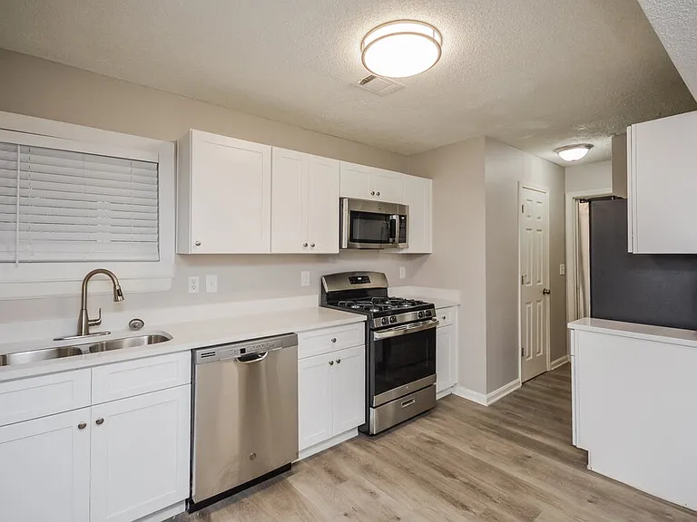 5490 Northcut Dr — Photo 7