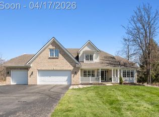 385 Tortoise Dr, Howell, MI 48843