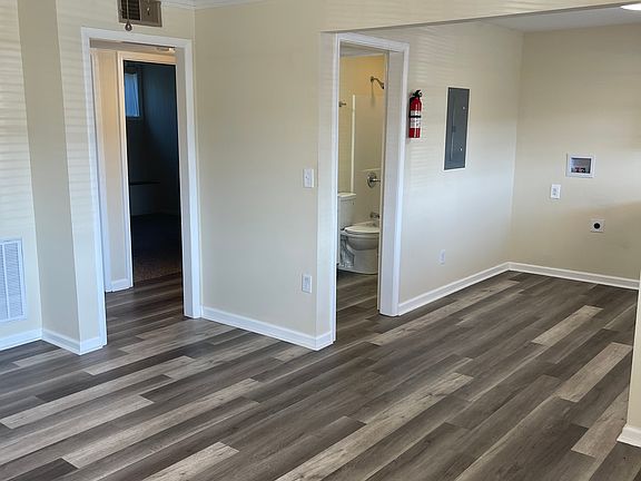 5th image of 111 Della St