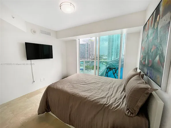 41 SE 5th St APT 916, Miami, FL 33131