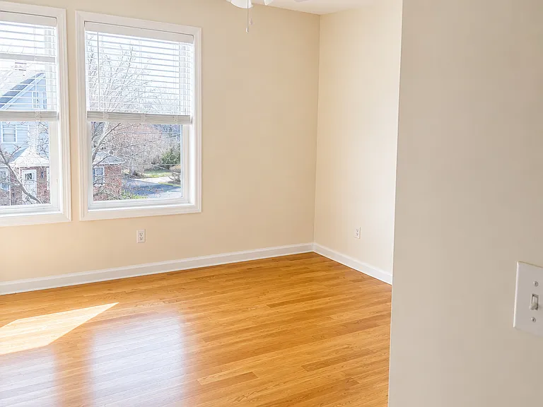 90 Townsend Ave — Photo 7