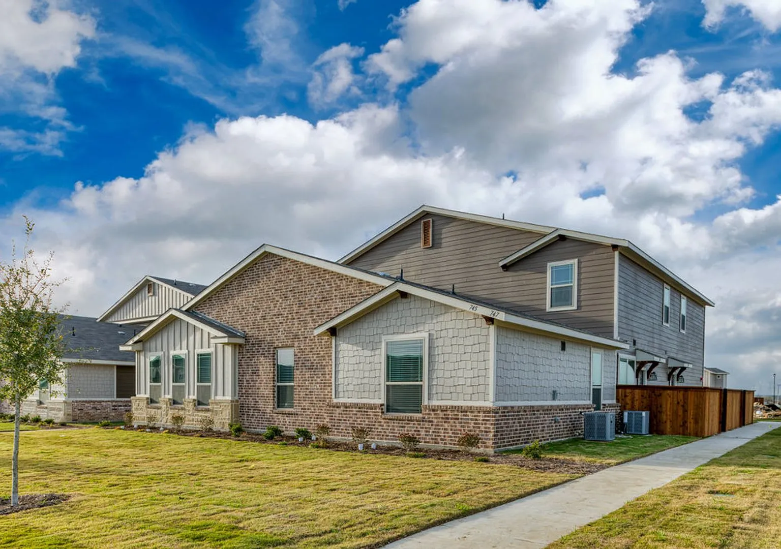 Gorgeous 2 Bedroom Four Plex Located In Midlothian Isd! — Photo 1