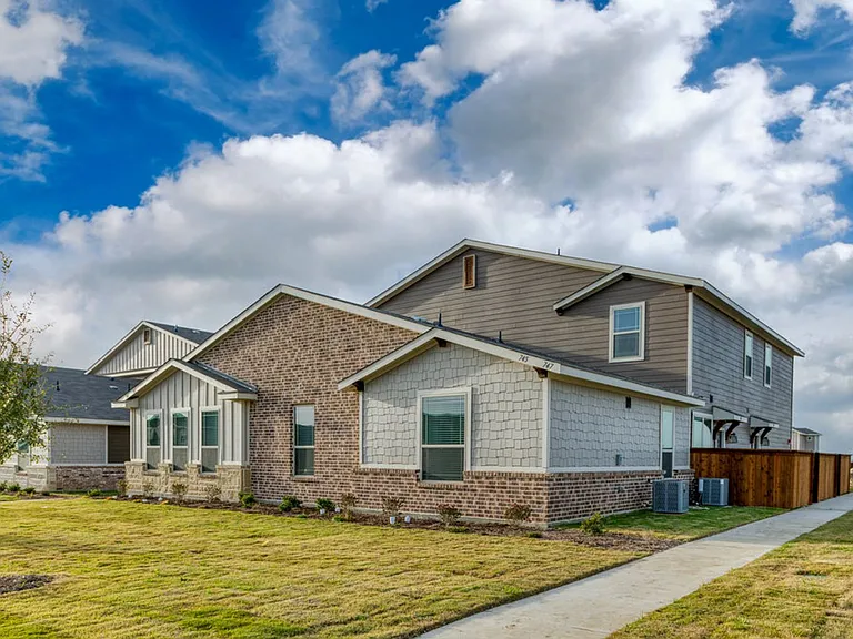 747 Harvest Moon Dr — Photo 1