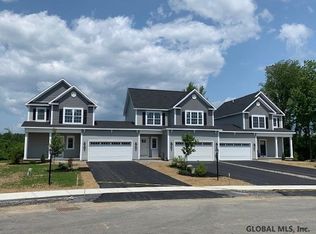 24 Pasture Pl, Ballston Lake, NY 12019