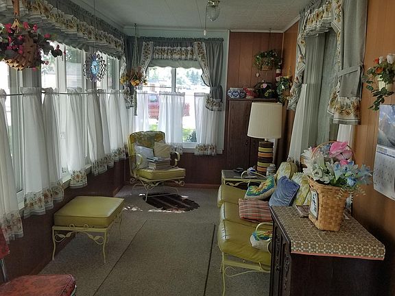 5th image of 72 W Bacon St