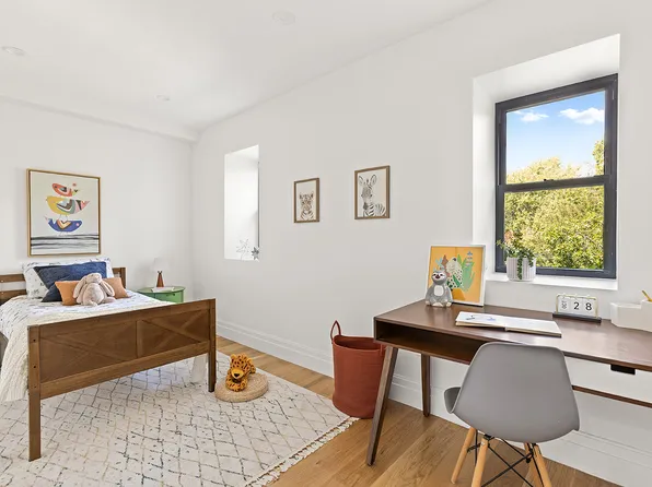 482 Jefferson Avenue image 9 of 15