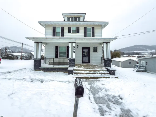 505 Herman Ave, Star City, WV 26505