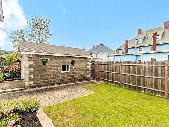 5th image of 10 Elm Ct
