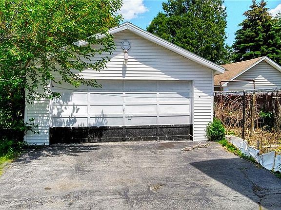 2nd image of 208 1st North St