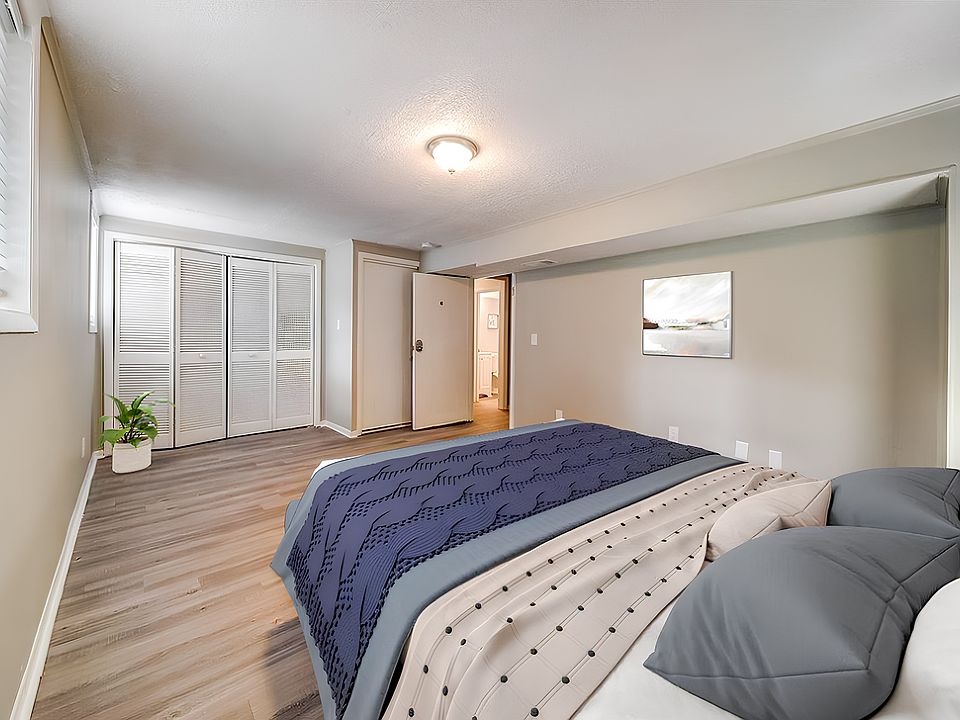 Disclaimer: This photo has been virtually staged. Not all furnishings seen will be included. Please view the virtual tour.