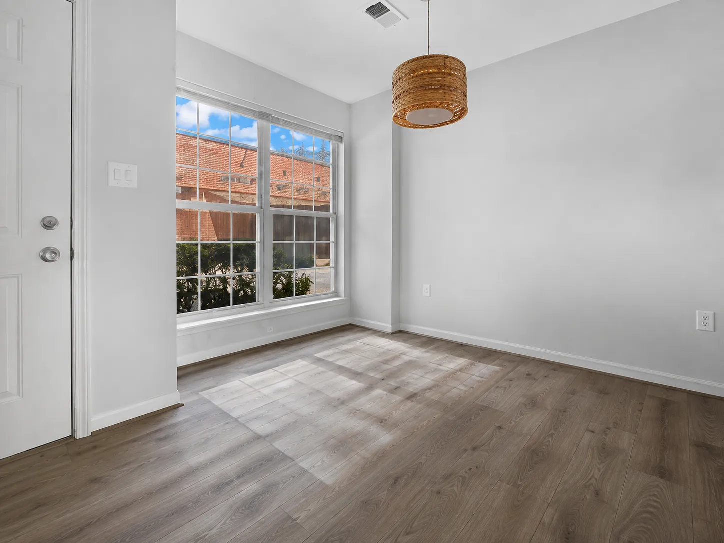 3 bed, 2.5 bath, 1850 sqft, $3,000 — Photo 3