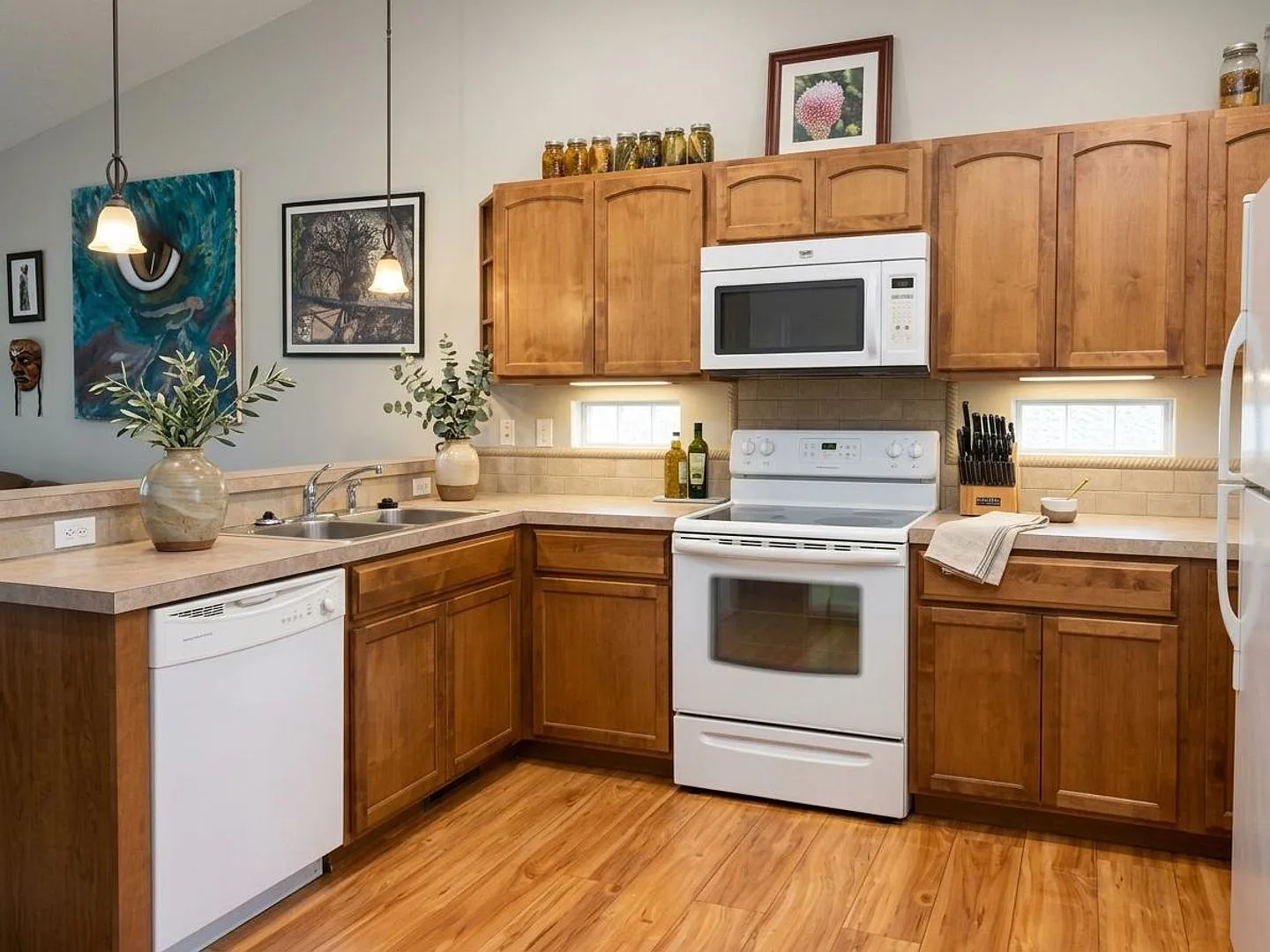 Beautiful 4 bed/3 Bath Ranch Style Home in Boise Village w/ Finished Basement — Photo 1