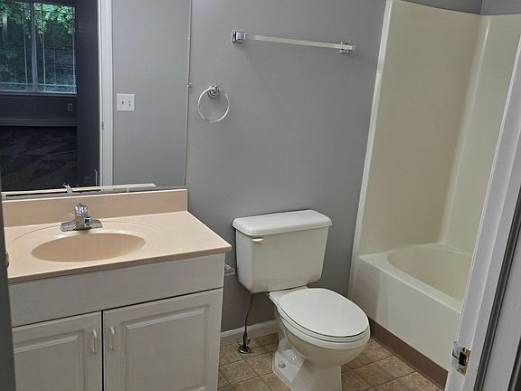 5th image of 1021 Manitou Dr #3