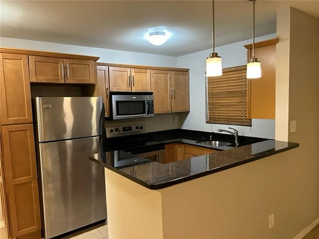 1 bed, 1.0 bath, 581 sqft, $1,800 — Photo 4