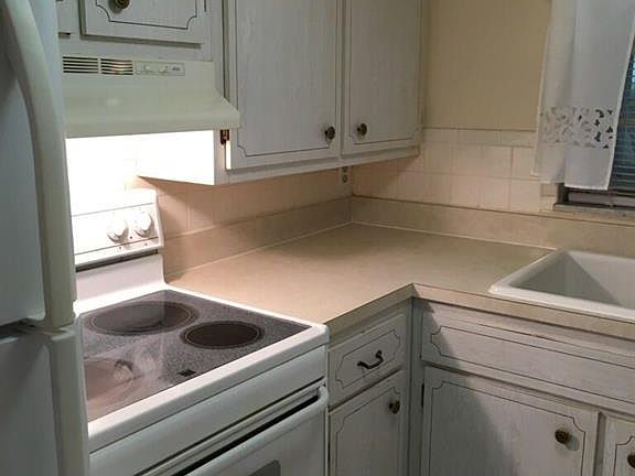 3rd image of 849 Courtington Ln #2